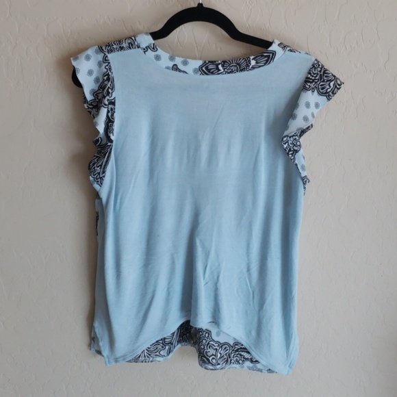 Express flutter sleeve v neck top - Picture 3 of 4